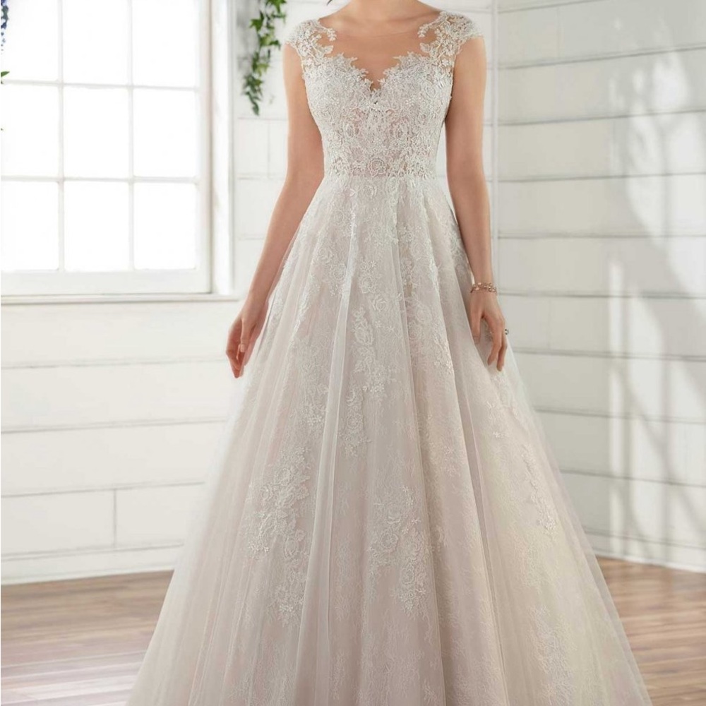 Essence of Australia Elegant Lace Wedding Dress in White - Picture 3 of 9